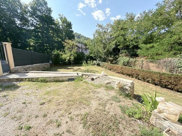 A VENDRE : MAISON RENOVEE AVEC JARDIN, GARAGE ET POTENTIEL LOCATIF A AX-LES-THERMES