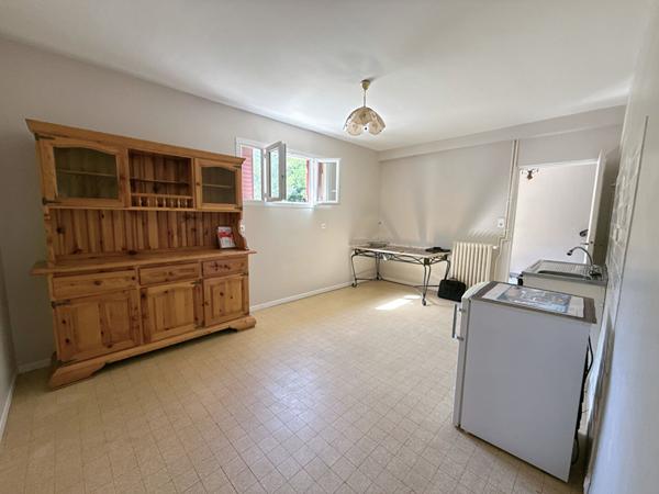 A VENDRE : MAISON RENOVEE AVEC JARDIN, GARAGE ET POTENTIEL LOCATIF A AX-LES-THERMES