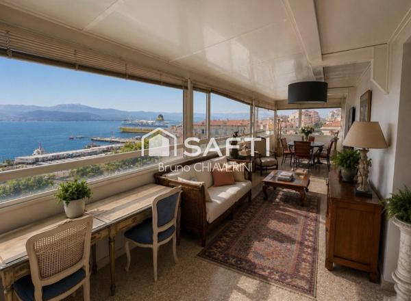 Vue imprenable sur le port d'Ajaccio et le cours Napoleon