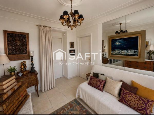 Vue imprenable sur le port d'Ajaccio et le cours Napoleon