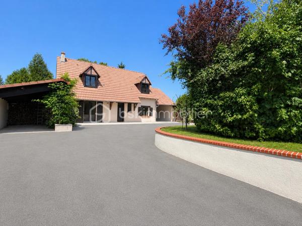 🚨 COUP DE CŒUR ASSURÉ – Maison familiale 5 chambres à 2 min de Beauval !

👉 Vous cherchez une maison spacieuse, sans travaux, dans un cadre verdoyant ? Ne cherchez plus.

🏡 Construction traditionnelle
🔥 Pièce de vie de 60 m² avec cheminée
🛏️ 5 chambres dont suite parentale au RDC
🎮 Salle de jeux
🌳 Terrain arboré clos de 1 800 m²
🚐 Grand appentis 

📊 DPE : C

💥 Maison clé en main – bien rare sur le secteur !

⚡ Les premières visites partent vite
📅 Disponible même le dimanche
📩 Contactez-moi pour la vidéo avant qu’elle ne soit plus dispo