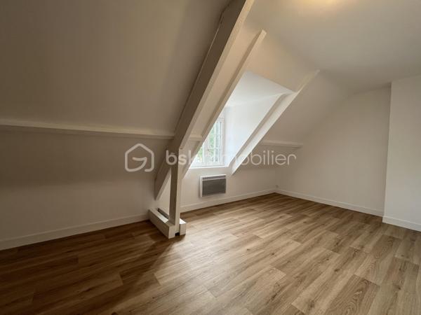 🚨 COUP DE CŒUR ASSURÉ – Maison familiale 5 chambres à 2 min de Beauval !

👉 Vous cherchez une maison spacieuse, sans travaux, dans un cadre verdoyant ? Ne cherchez plus.

🏡 Construction traditionnelle
🔥 Pièce de vie de 60 m² avec cheminée
🛏️ 5 chambres dont suite parentale au RDC
🎮 Salle de jeux
🌳 Terrain arboré clos de 1 800 m²
🚐 Grand appentis 

📊 DPE : C

💥 Maison clé en main – bien rare sur le secteur !

⚡ Les premières visites partent vite
📅 Disponible même le dimanche
📩 Contactez-moi pour la vidéo avant qu’elle ne soit plus dispo