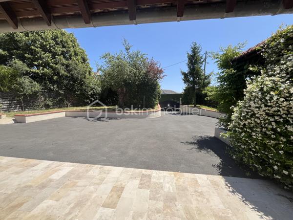 🚨 COUP DE CŒUR ASSURÉ – Maison familiale 5 chambres à 2 min de Beauval !

👉 Vous cherchez une maison spacieuse, sans travaux, dans un cadre verdoyant ? Ne cherchez plus.

🏡 Construction traditionnelle
🔥 Pièce de vie de 60 m² avec cheminée
🛏️ 5 chambres dont suite parentale au RDC
🎮 Salle de jeux
🌳 Terrain arboré clos de 1 800 m²
🚐 Grand appentis 

📊 DPE : C

💥 Maison clé en main – bien rare sur le secteur !

⚡ Les premières visites partent vite
📅 Disponible même le dimanche
📩 Contactez-moi pour la vidéo avant qu’elle ne soit plus dispo