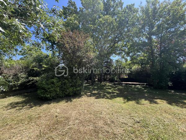 🚨 COUP DE CŒUR ASSURÉ – Maison familiale 5 chambres à 2 min de Beauval !

👉 Vous cherchez une maison spacieuse, sans travaux, dans un cadre verdoyant ? Ne cherchez plus.

🏡 Construction traditionnelle
🔥 Pièce de vie de 60 m² avec cheminée
🛏️ 5 chambres dont suite parentale au RDC
🎮 Salle de jeux
🌳 Terrain arboré clos de 1 800 m²
🚐 Grand appentis 

📊 DPE : C

💥 Maison clé en main – bien rare sur le secteur !

⚡ Les premières visites partent vite
📅 Disponible même le dimanche
📩 Contactez-moi pour la vidéo avant qu’elle ne soit plus dispo