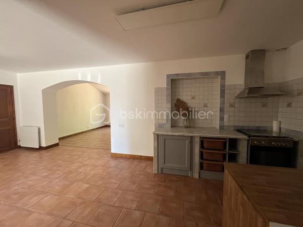 🚨 COUP DE CŒUR ASSURÉ – Maison familiale 5 chambres à 2 min de Beauval !

👉 Vous cherchez une maison spacieuse, sans travaux, dans un cadre verdoyant ? Ne cherchez plus.

🏡 Construction traditionnelle
🔥 Pièce de vie de 60 m² avec cheminée
🛏️ 5 chambres dont suite parentale au RDC
🎮 Salle de jeux
🌳 Terrain arboré clos de 1 800 m²
🚐 Grand appentis 

📊 DPE : C

💥 Maison clé en main – bien rare sur le secteur !

⚡ Les premières visites partent vite
📅 Disponible même le dimanche
📩 Contactez-moi pour la vidéo avant qu’elle ne soit plus dispo