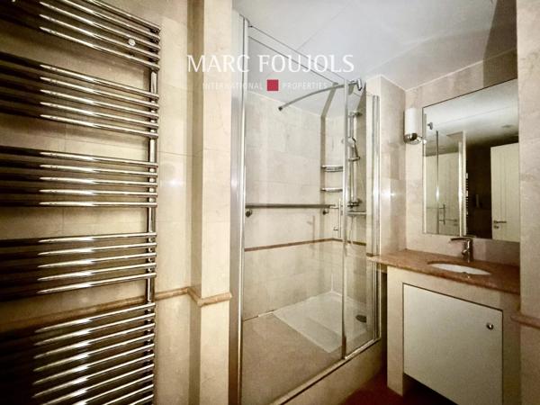 (English) Bright Furnished 2-Room Apartment in Porte-Dauphine