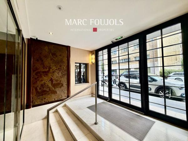 (English) Bright Furnished 2-Room Apartment in Porte-Dauphine
