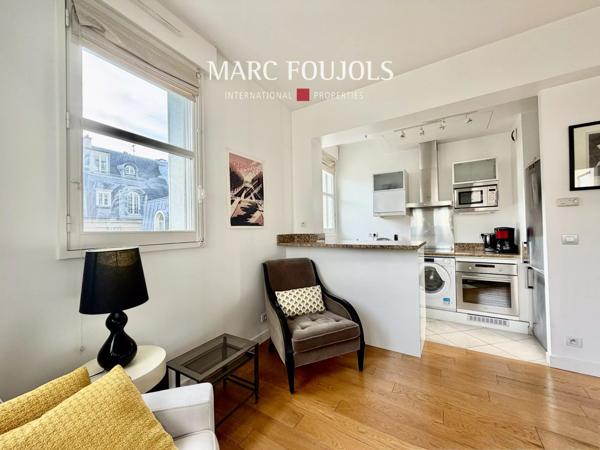 (English) Bright Furnished 2-Room Apartment in Porte-Dauphine