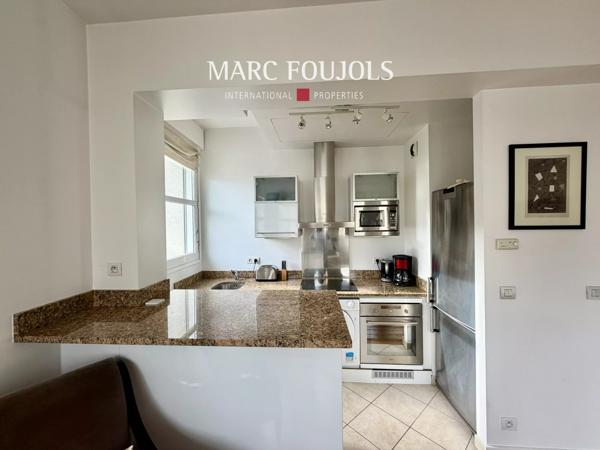 (English) Bright Furnished 2-Room Apartment in Porte-Dauphine