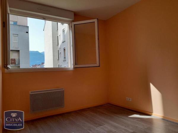 Appartement à louer 2 pièces 57.95m²