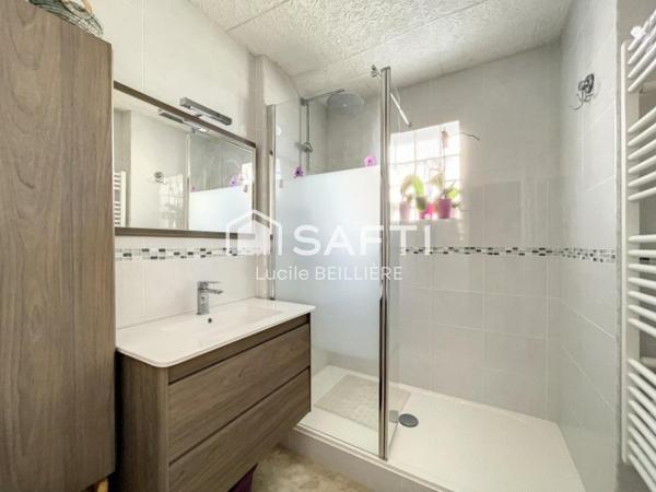 Pavillon T4, 96 m2,Terrain de 270 m2 situé dans quartier calme, 2 places parkings individuels, Sous-sol total