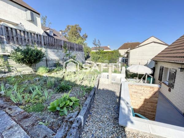 Pavillon T4, 96 m2,Terrain de 270 m2 situé dans quartier calme, 2 places parkings individuels, Sous-sol total