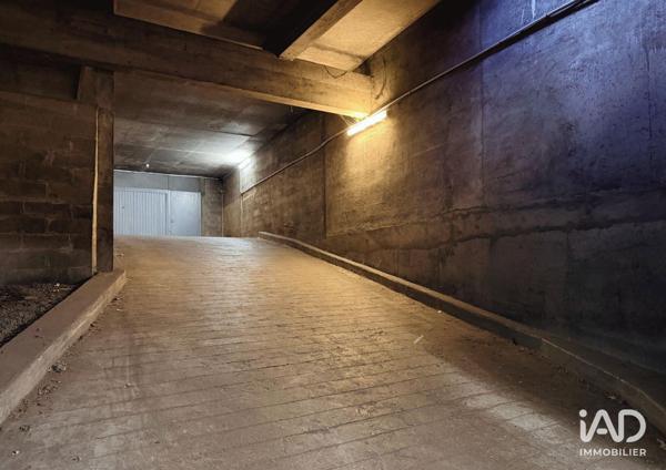 Location parking 18 m² Paris 11