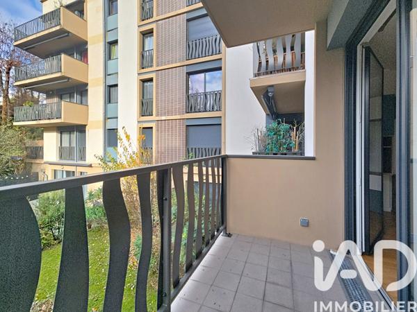 Location appartement 2 pièces 48 m² Suresnes