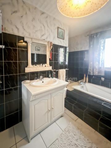 Maison à vendre 5 pièces MARANS (17)