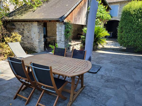 Enclos béarnais rénové avec piscine et dépendances