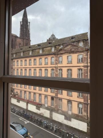 En Exclusivité - Charmant deux-pièces au pied de la cathédrale