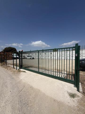 Location                                                      Local commercial
                        
                     1 pièces                                         à Lançon-Provence