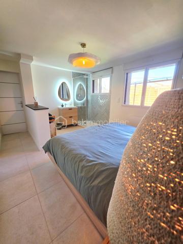 ✨️Nouvelle Exclusivité - Boulogne/Mer✨️
✨️Maison | Deux garages | Jardin | 212 000€ ✨️

♧ A deux pas du Centre-ville et de la Promenade des bords de la Liane.
Profitez d'une maison avec tous les commerces, écoles et services à proximité.

♧ Cette maison de construction cossue de 115m2 habitables ,dalle béton se présente ainsi : 
- Espace de vie de 50m2, ouvert et lumineux,
- Une cuisine récente de chez Mobalpa avec nombreux rangements, électroménager, et îlot central familial de la même gamme.
- 2 chambres dont une suite parentale en son rez-de-chaussée avec grand dressing,
- Espace buanderie
- 2 grands garages carrelés, avec portes motorisées, accessibles directement par la maison
- 2 stationnements privatifs extérieurs 
- Sous sol complet
- Jardin clos et balcon.

♧ Prestations techniques : 
- DPE C [ 168 ] / GES C [ 21 ] 
- Fenêtres neuves marque K-Line, Aluminium Double vitrage renforcé 
- Volets Electriques avec domotique 
- Chauffage au gaz [ et électrique dernière génération dans suite parentale ]
- Production Eau chaude par la Chaudière 
- Dalle béton
- Nettoyage toiture et Façade réalisés 
- Carrelage Rigail
- Poêle à bois Rigail
- Cuisine aménagée et Equipée gamme Mobalpa

Prix : 212 000€
Honoraires charge Vendeur 

Contact & Visites : 06 37 49 25 17
Hélène Lavenu