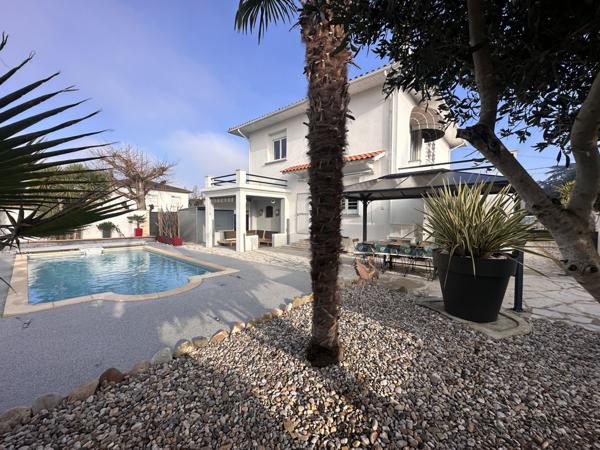 Villeneuve-sur-Lot (47300) Belle villa d'architecte entièrement rénovée avec piscine proche centre ville à pieds