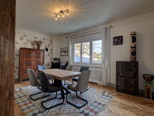 Villeneuve-sur-Lot (47300) Belle villa d'architecte entièrement rénovée avec piscine proche centre ville à pieds