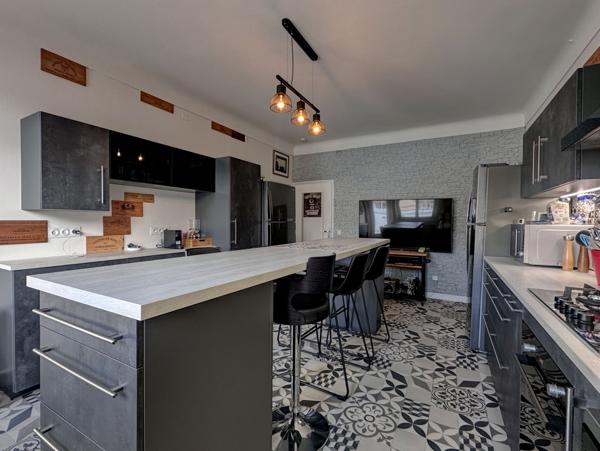 Villeneuve-sur-Lot (47300) Belle villa d'architecte entièrement rénovée avec piscine proche centre ville à pieds