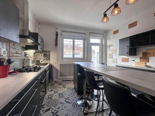 Villeneuve-sur-Lot (47300) Belle villa d'architecte entièrement rénovée avec piscine proche centre ville à pieds