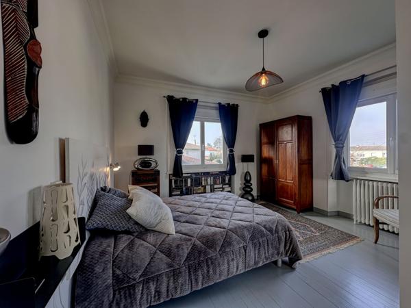 Villeneuve-sur-Lot (47300) Belle villa d'architecte entièrement rénovée avec piscine proche centre ville à pieds