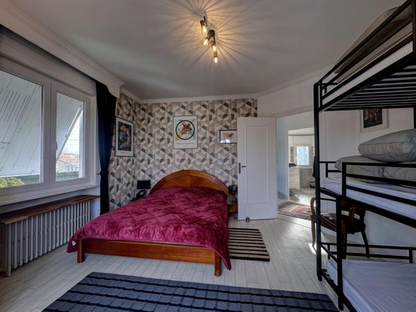 Villeneuve-sur-Lot (47300) Belle villa d'architecte entièrement rénovée avec piscine proche centre ville à pieds