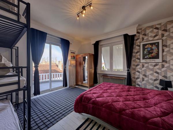 Villeneuve-sur-Lot (47300) Belle villa d'architecte entièrement rénovée avec piscine proche centre ville à pieds