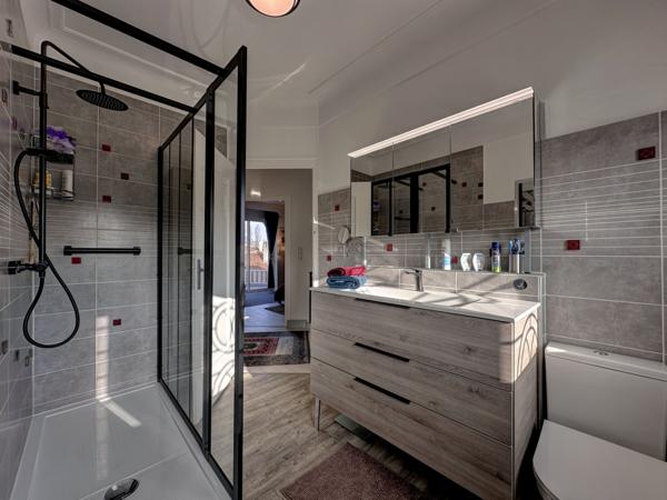 Villeneuve-sur-Lot (47300) Belle villa d'architecte entièrement rénovée avec piscine proche centre ville à pieds