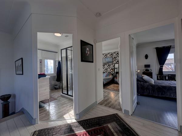 Villeneuve-sur-Lot (47300) Belle villa d'architecte entièrement rénovée avec piscine proche centre ville à pieds