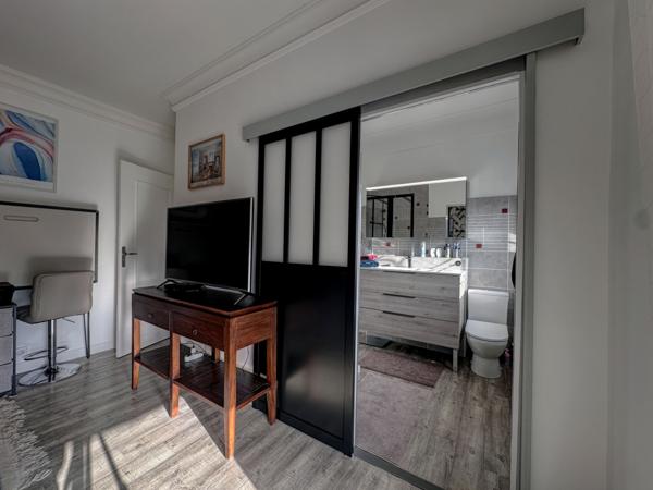 Villeneuve-sur-Lot (47300) Belle villa d'architecte entièrement rénovée avec piscine proche centre ville à pieds