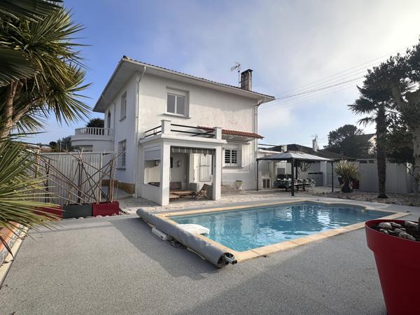 Villeneuve-sur-Lot (47300) Belle villa d'architecte entièrement rénovée avec piscine proche centre ville à pieds