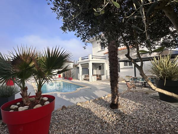 Villeneuve-sur-Lot (47300) Belle villa d'architecte entièrement rénovée avec piscine proche centre ville à pieds