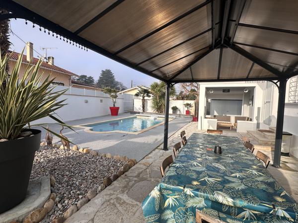 Villeneuve-sur-Lot (47300) Belle villa d'architecte entièrement rénovée avec piscine proche centre ville à pieds