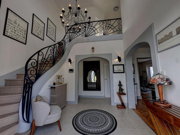 Villeneuve-sur-Lot (47300) Belle villa d'architecte entièrement rénovée avec piscine proche centre ville à pieds