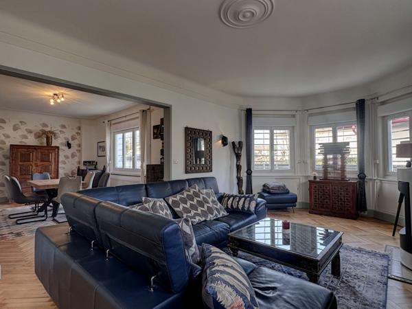 Villeneuve-sur-Lot (47300) Belle villa d'architecte entièrement rénovée avec piscine proche centre ville à pieds