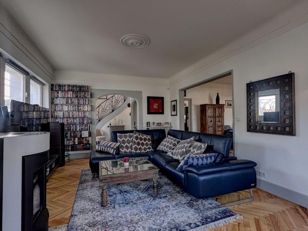 Villeneuve-sur-Lot (47300) Belle villa d'architecte entièrement rénovée avec piscine proche centre ville à pieds