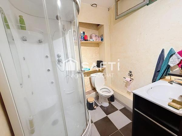 Maison de village 78 m² sur 3 niveaux avec garage – Faugères – 99 000 €