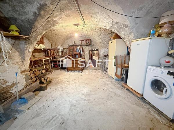 Maison de village 78 m² sur 3 niveaux avec garage – Faugères – 99 000 €