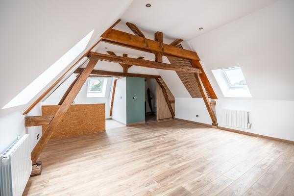 Magnifique triplex de 217 m2 au coeur d'un château séculaire des yvelines avec son parc de plus de 5 hectares