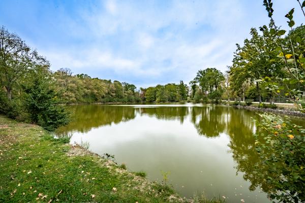 Magnifique triplex de 217 m2 au coeur d'un château séculaire des yvelines avec son parc de plus de 5 hectares