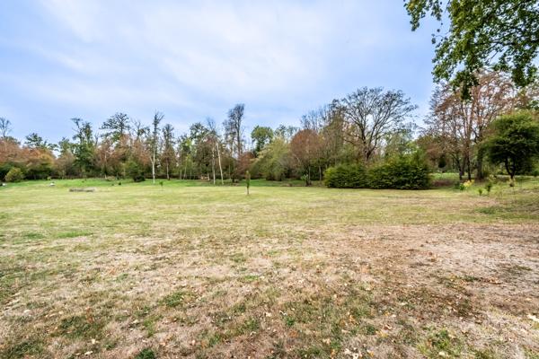 Magnifique triplex de 217 m2 au coeur d'un château séculaire des yvelines avec son parc de plus de 5 hectares