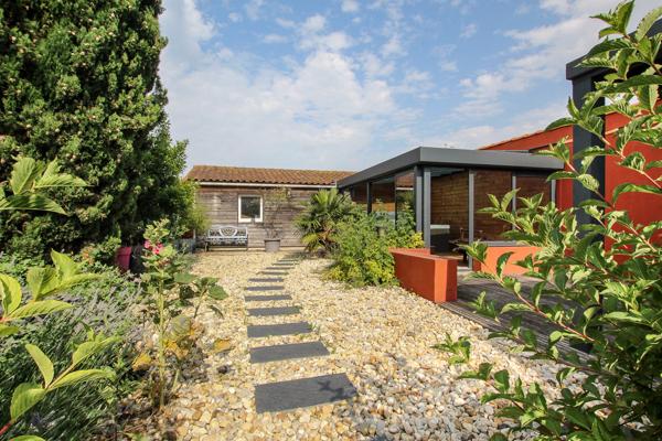 MAISON 5 PIECES AVEC SPA ET JARDIN INTIMISTE - LAGORD - CHARENTE MARITIME