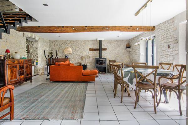 MAISON 5 PIECES AVEC SPA ET JARDIN INTIMISTE - LAGORD - CHARENTE MARITIME