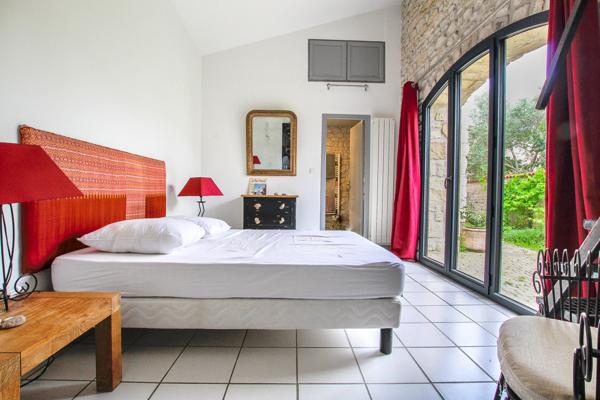 MAISON 5 PIECES AVEC SPA ET JARDIN INTIMISTE - LAGORD - CHARENTE MARITIME