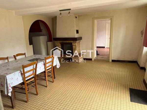 Cette grande fermette de plain pied avec terrain terrain agricole et plan d'eau.