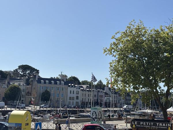 BEL APPARTEMENT DE TYPE 5/6 DE 122 M2 AVEC VUE SUR LE PORT ET GA , Vannes