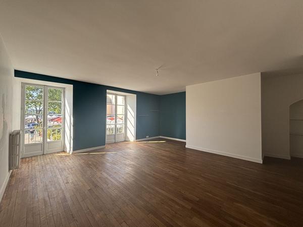 BEL APPARTEMENT DE TYPE 5/6 DE 122 M2 AVEC VUE SUR LE PORT ET GA , Vannes